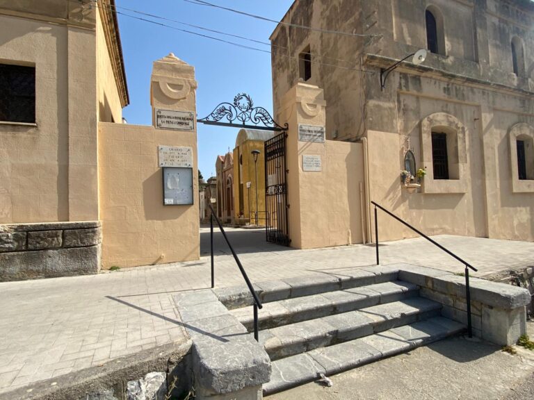 Al cimitero di Cefalu’ restano solo 8 loculi