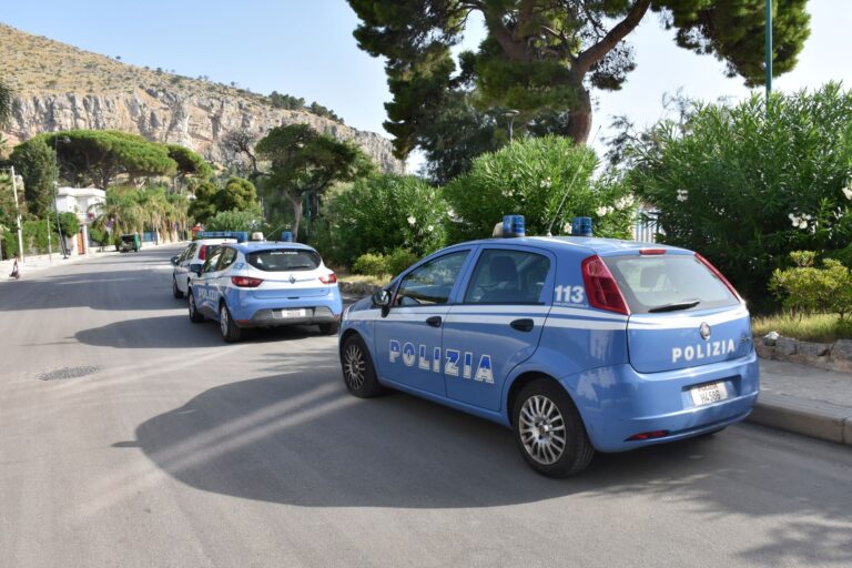 La Polizia ritrova cellulari e dispositivi elettronici rubati