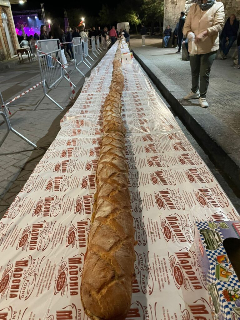 Notte Bianca a San Mauro Castelverde e nuovo record per il “Pane Cunzatu” 