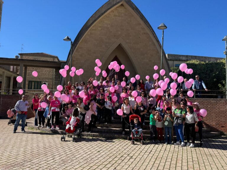 Grande partecipazione a Castellana Sicula per la “Camminata in Rosa – Muoviti per AIRC”