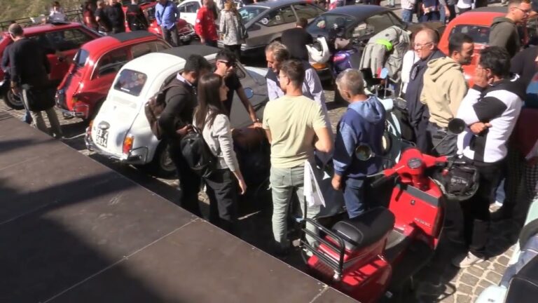 Raduno di Vespe e auto d’epoca