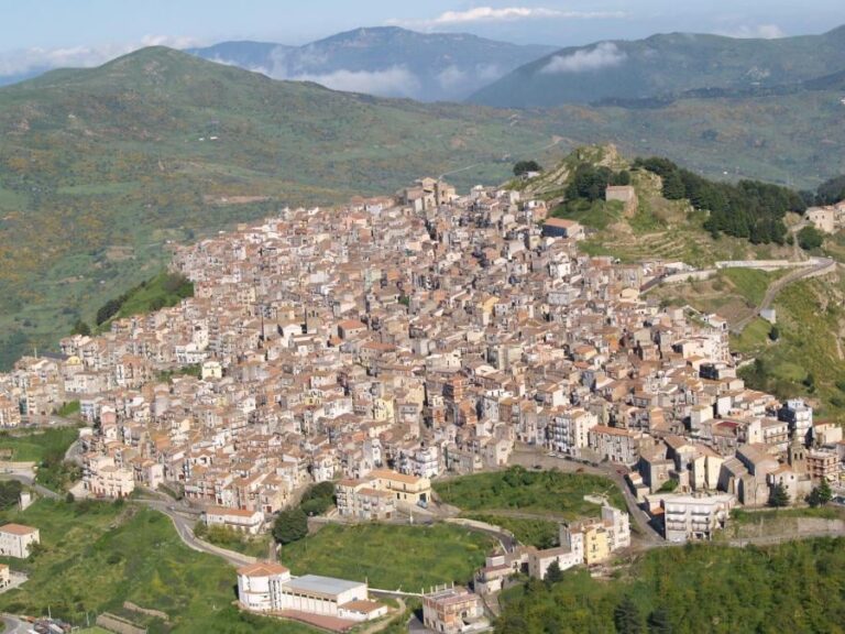 Era il 1908 quando il Comune di Petralia Sottana si interesso’ della strada per San Mauro Castelverde