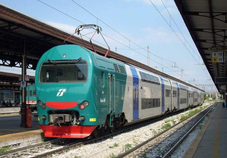 Due treni speciali da Palermo per Cefalù e l’aeroporto la notte di Capodanno