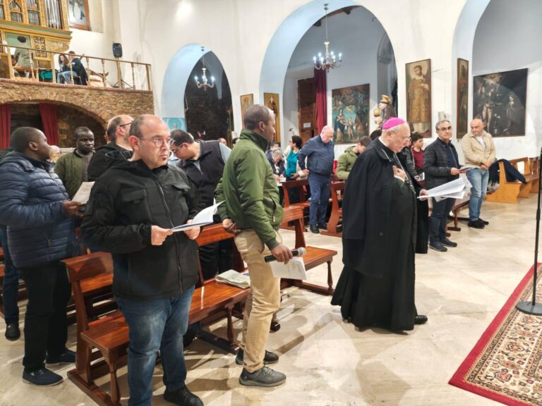 Il Vescovo Marciante alla veglia missionaria di Sclafani Bagni