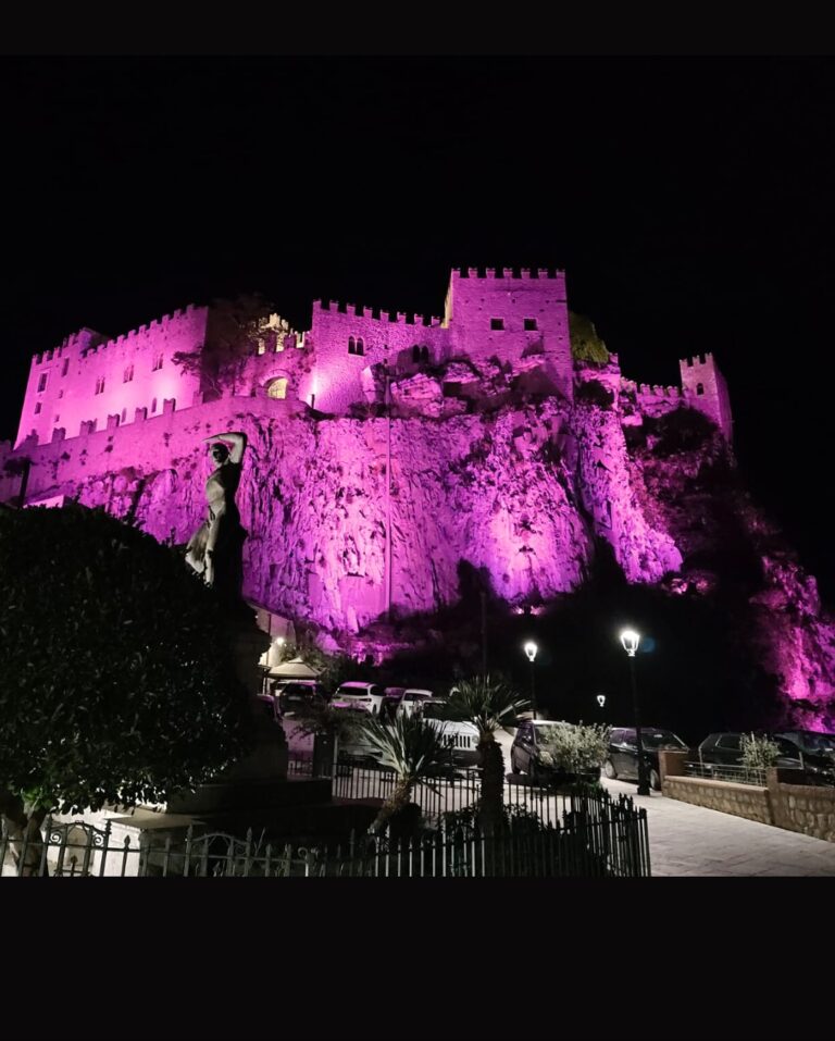 IL CASTELLO DI CACCAMO SI TINGE DI ROSA PER I 125 ANNI DEL PALERMO CALCIO F.C.
