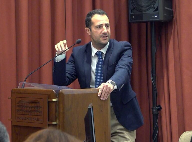 Plastica, incontro Regione-Anci Sicilia su criticità raccolta. Colianni: «Mi farò portavoce col governo nazionale per soluzione»