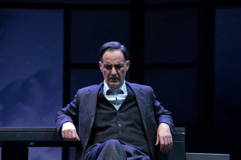 Peppino Mazzotta è Alan Turing nello spettacolo Enigma in prima nazionale al Teatro Biondo di Palermo