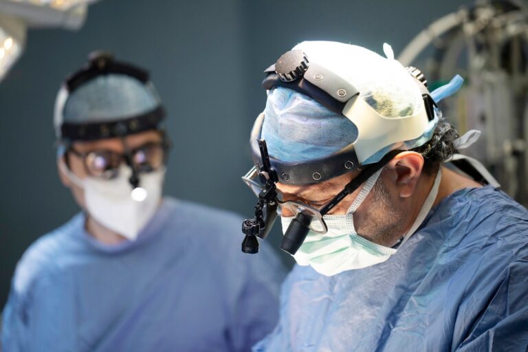 Paziente col cuore a destra anziché a sinistra: un intervento “allo specchio” a Maria Eleonora Hospital di Palermo