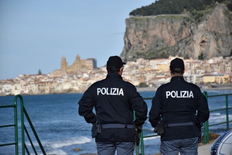 Furti in hotel a Cefalù. La Polizia denuncia 7 persone