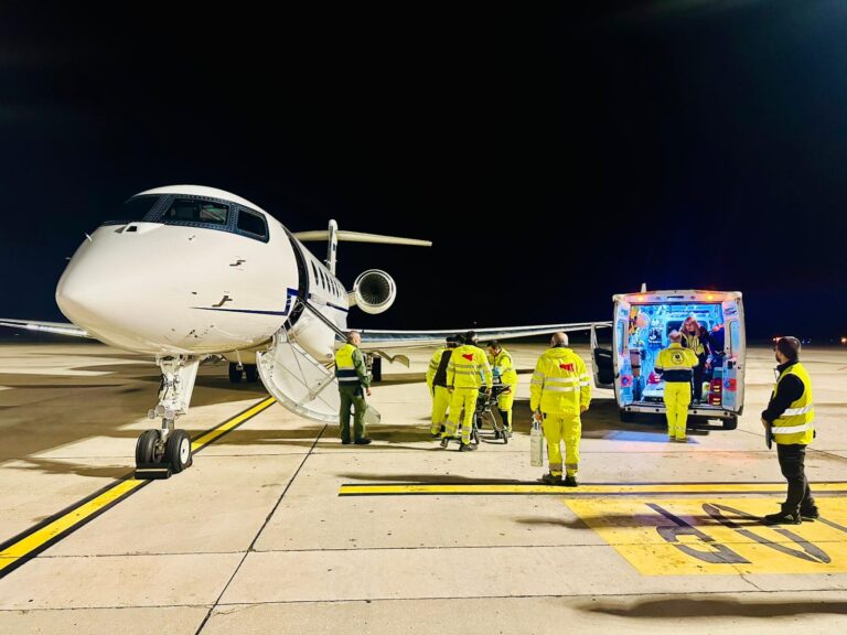 Volo salva-vita – Aeronautica Militare. Trasporto sanitario d’urgenza