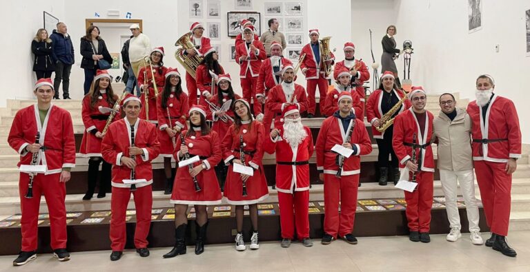Il corpo bandistico di Pollina e Finale veste il Natale di musica, allegria e simpatia