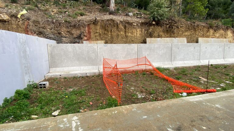 Cimitero Cefalù. Turdo: oltre al danno la beffa