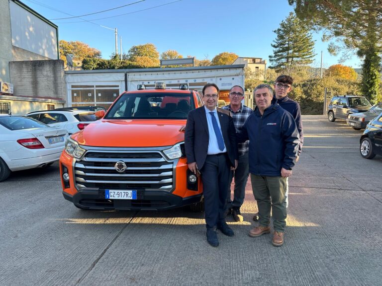 Il Comune di Gangi acquista un pick up per le emergenze incendi e idrica