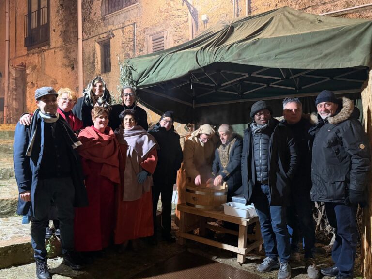 San Mauro Castelverde successo del Presepe Vivente, dove il borgo si è trasformato in un racconto senza tempo
