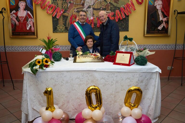 Caccamo festeggia i 100  anni della signora Angela Calcara
