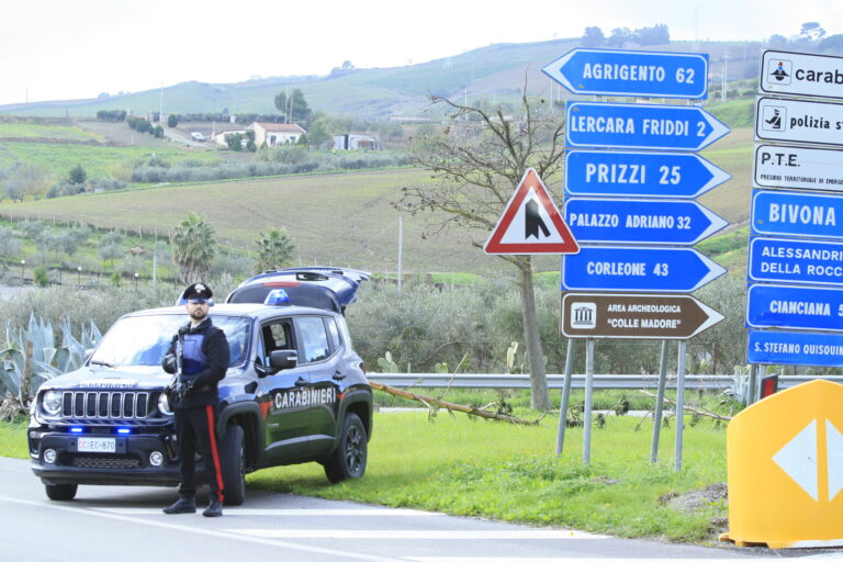LERCARA FRIDDI: AGGREDISCE LA COMPAGNA E FERISCE IL SUOCERO:25ENNE ARRESTATO PER MALTRATTAMENTI