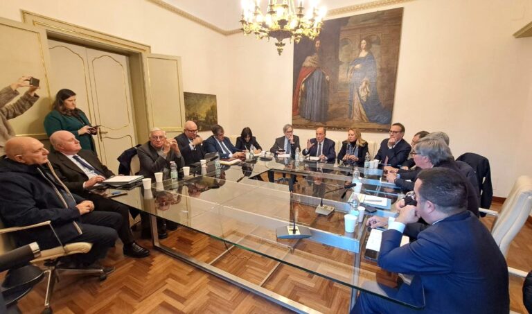 Maltempo, Schifani insedia e presiede cabina di regia operativa: «Procedure semplificate per erogazione contributi»