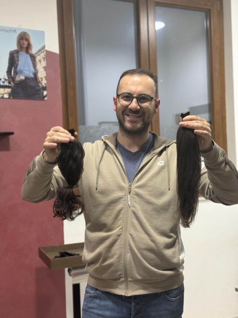 A Castellana Sicula donazione di capelli per l’associazione “Un angelo per capello”