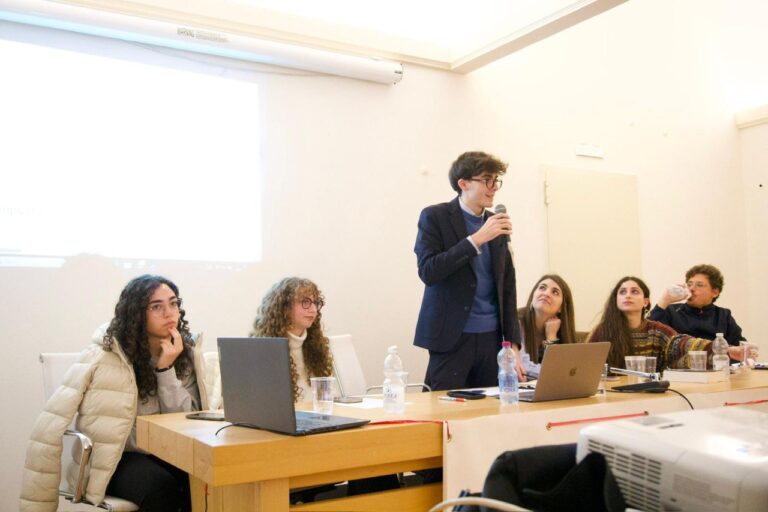 Consulta Giovanile di Castelbuono,incontro con il Movimento per il Diritto a Restare