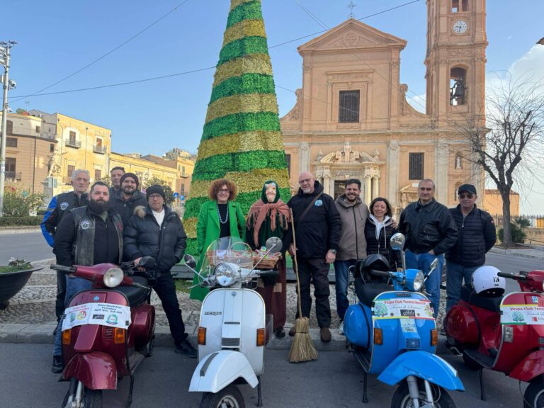 Epifania a Termini con i  “Befani in Vespa”