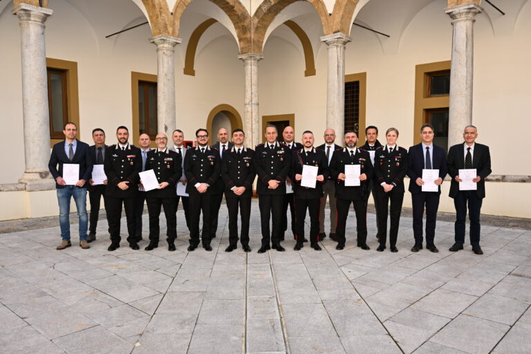 ENCOMI AI CARABINIERI 