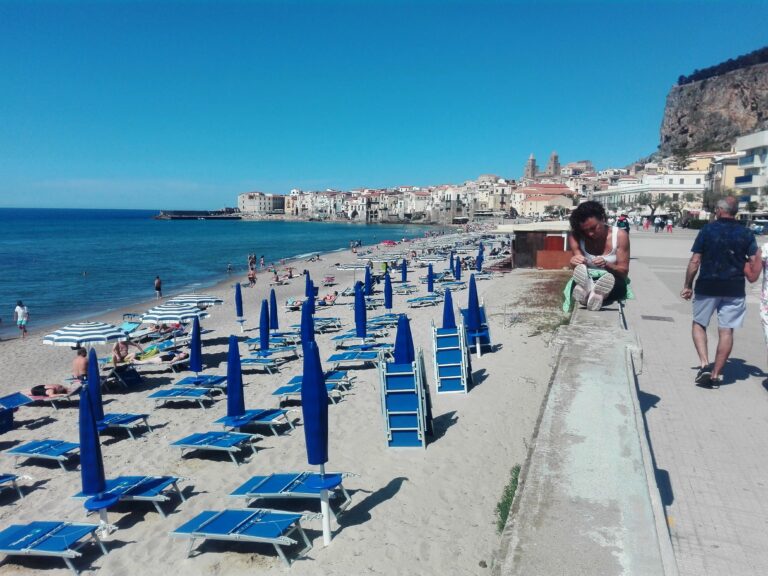 800 mila euro ai Comuni per vigilanza e salvataggio nelle spiagge libere: richieste entro il 15 maggio