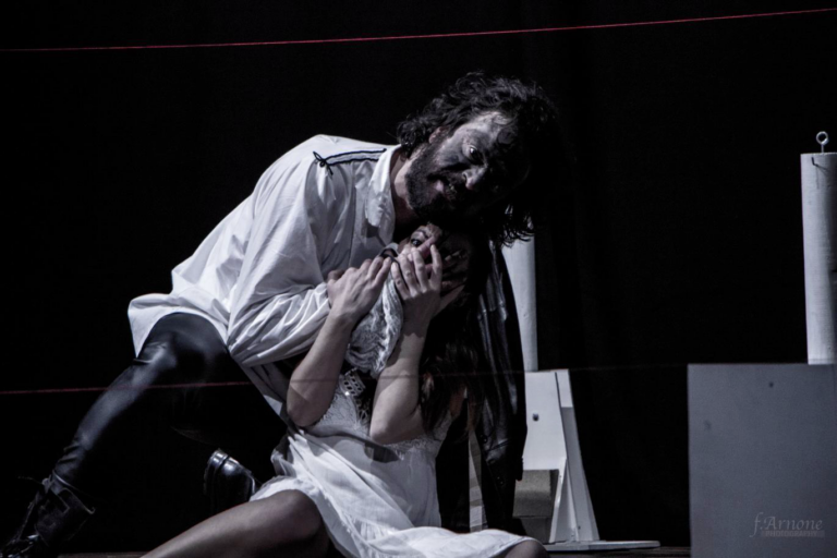 A San Mauro Castelverde, si inaugura la stagione teatrale con “Otello e Desdemona o del femminicidio”