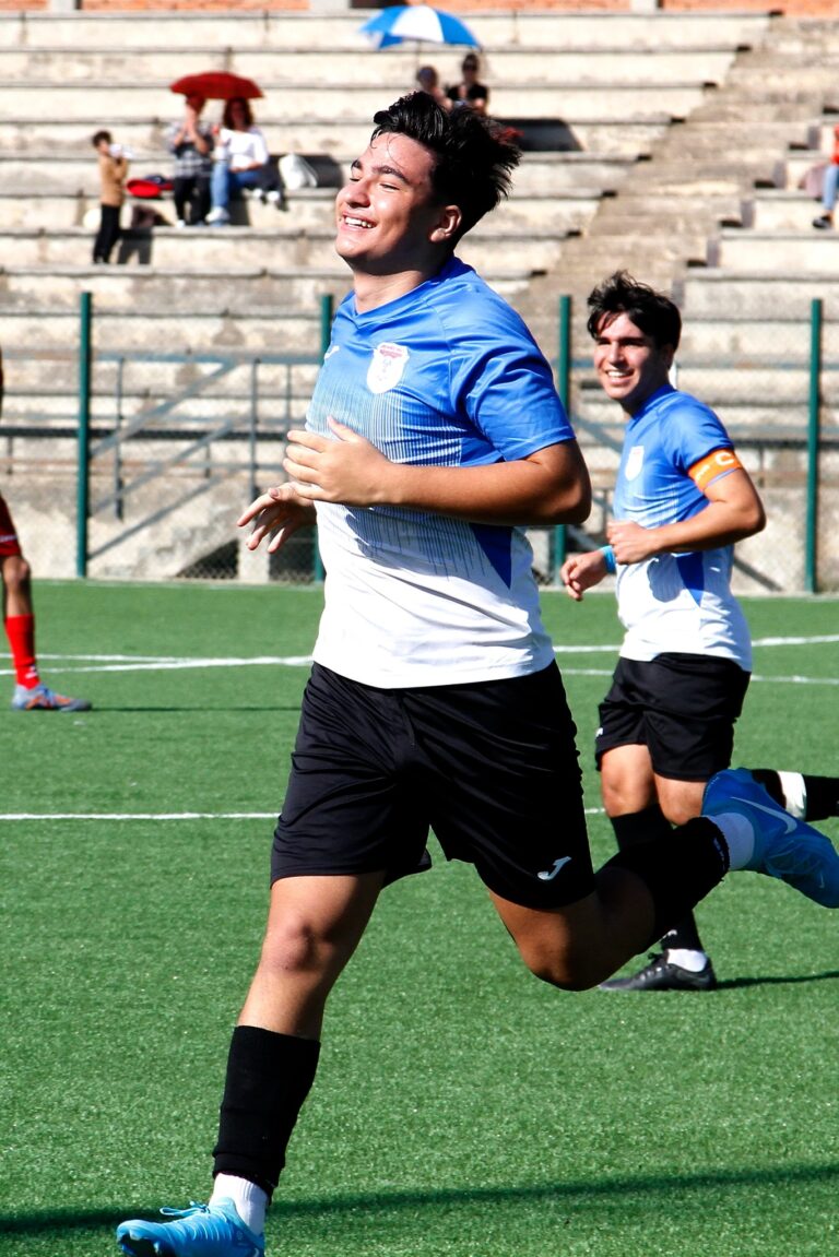 Campofelice di Roccella piange il giovane Matteo Messina