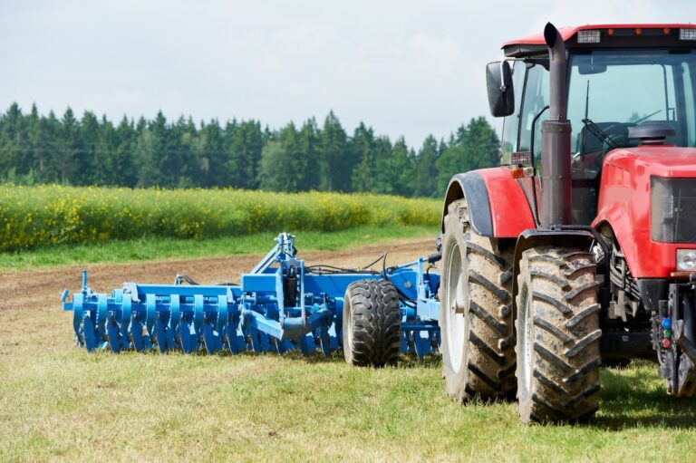 Agricoltura, stabilizzazione di 259 trattoristi Esa: firmato l’accordo per il tempo indeterminato