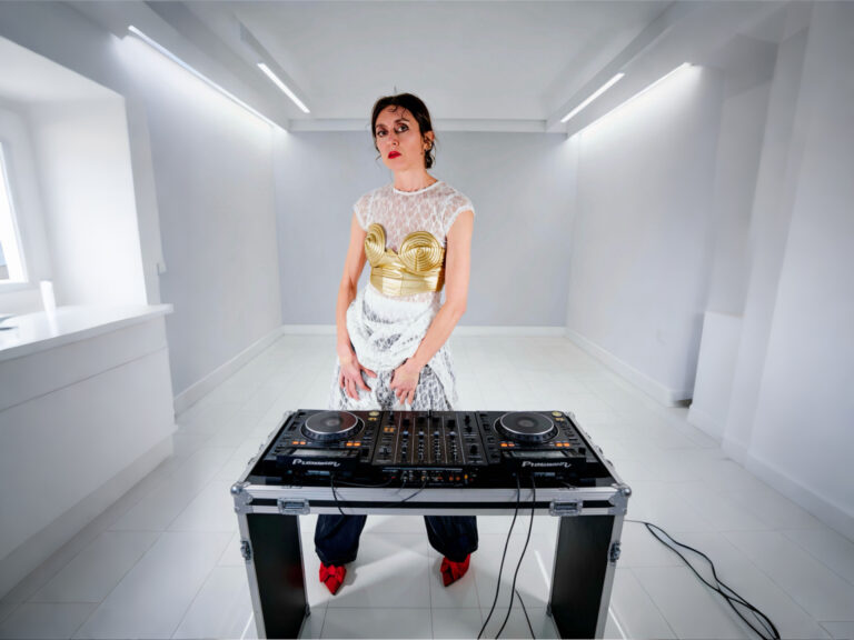 Cassandra Raffaele si riprende il beat con “Welcome to Sicily”