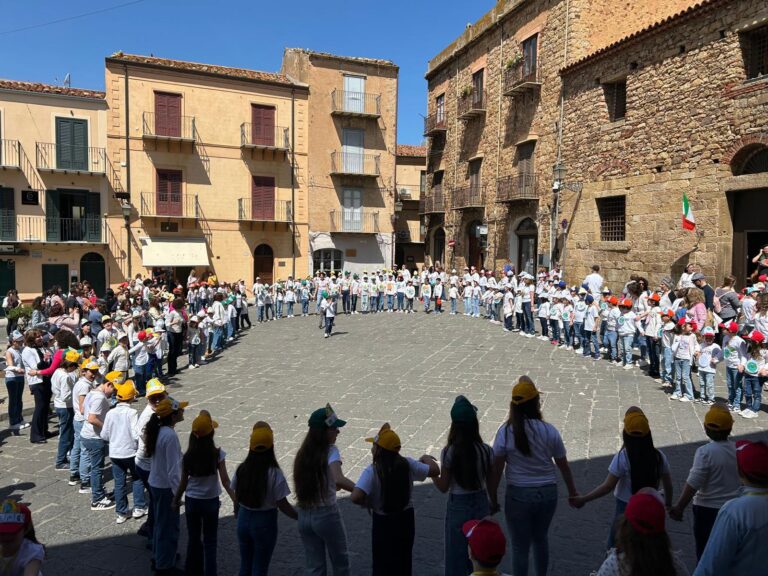 Castelbuono si colora per la Terra
