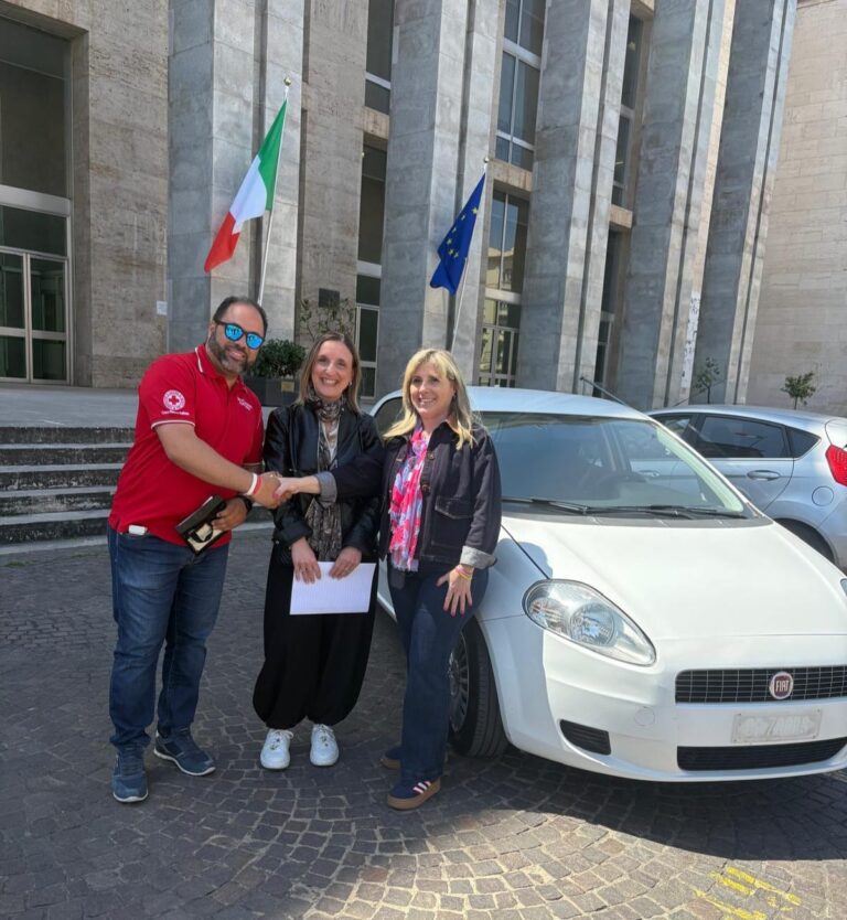 Donata un’auto alla Croce Rossa Italiana  di Campofelice di Roccella