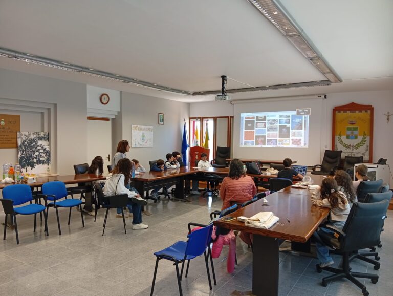 A Blufi gli studenti diventano insegnanti digitali per aiutare gli adulti a orientarsi nel mondo del web
