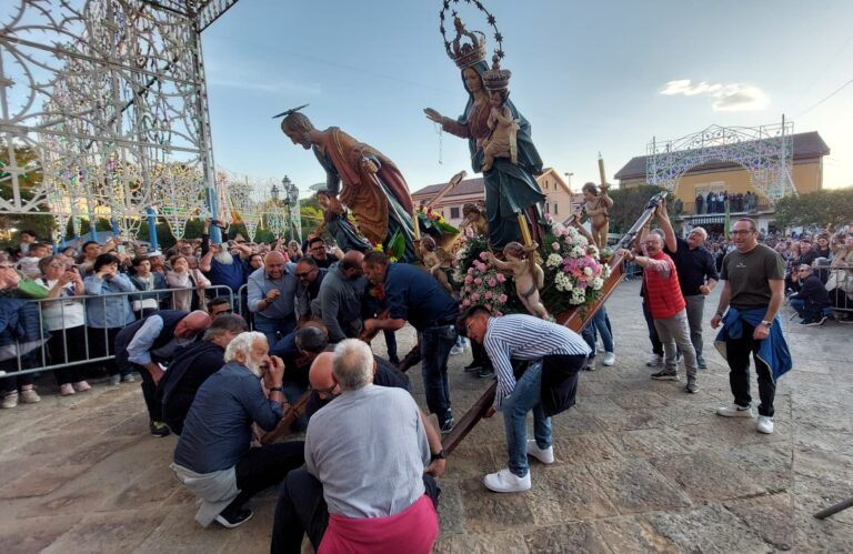 GANGI, IN MIGLIAIA ALLA PROCESSIONE DEDICATA ALLO SPIRITO SANTO
