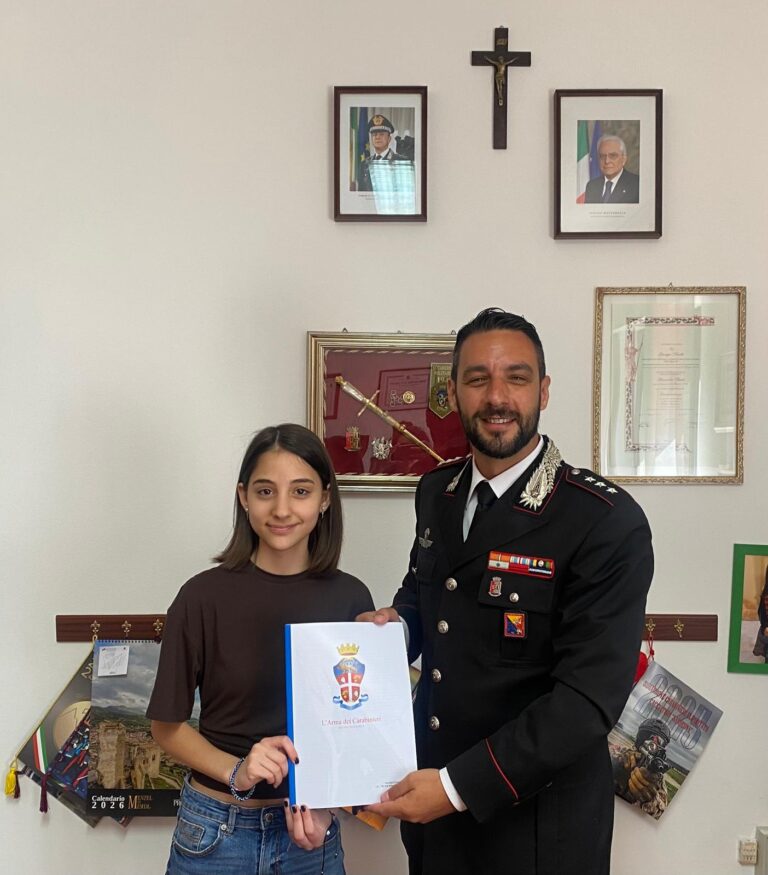Tesina sull’Arma dei Carabinieri all’esame di terza media. L’Arma ringrazia Aurora Geraci