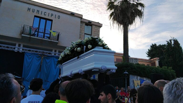Bompietro, l’ultimo saluto al giovane Andrea Riggio