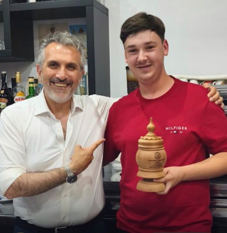 Cerda; il sindaco Salvo Geraci si congratula con Giuseppe Grigore Carcione nuovo campione regionale di biliardo nella terza categoria di stecca cinque birilli