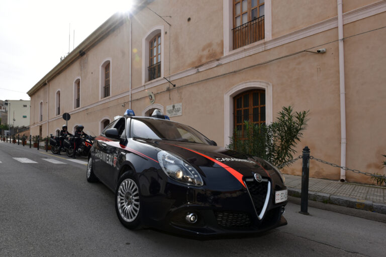 Castelbuono, facevano shopping con soldi falsi:fermate due persone