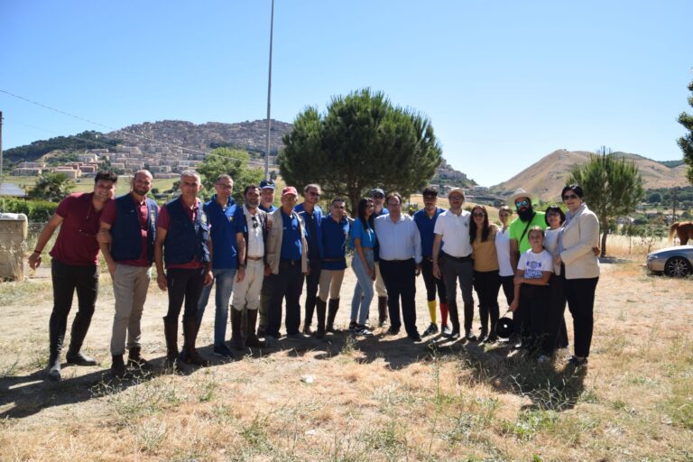 A Gangi passeggiata delle associazioni ippiche di Sicilia