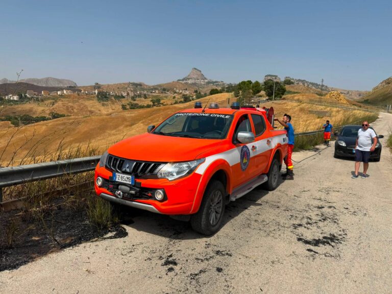 AGGIORNAMENTO INCENDI: EVACUAZIONI A ENNA E MODICA, INCENDIO A  CERDA
