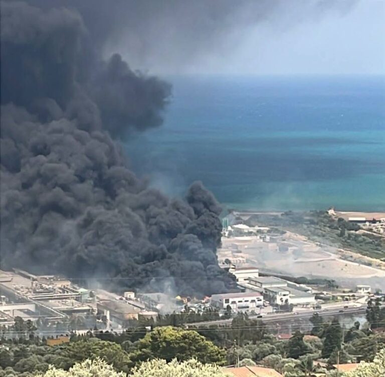 A19,incendio nei pressi dell’area industriale di Termini Imerese