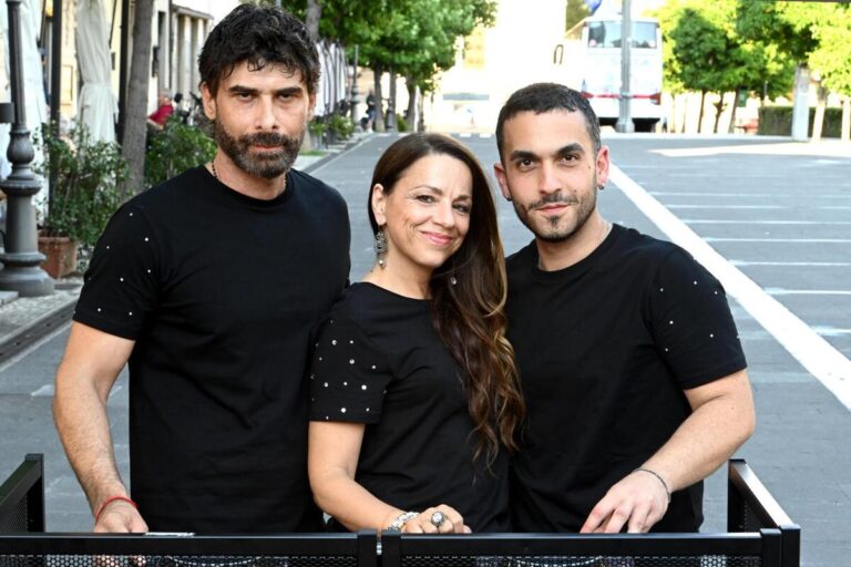 “Tre Parole” compie 25 anni: Valeria Rossi celebra l’anniversario con “Rivedendo Te”
