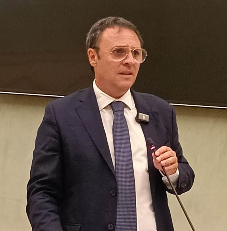 Costi della politica:“In Sicilia le circoscrizioni costano 10 milioni di euro all’anno. Solo a Palermo i presidenti guadagnano quasi 4 mila euro al mese”