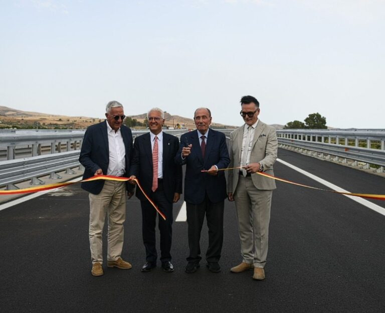 A19, aperti il nuovo viadotto Alfio e la galleria Tremonzelli verso Catania. Schifani: «Avanti con determinazione per completare intero piano di ammodernamento»