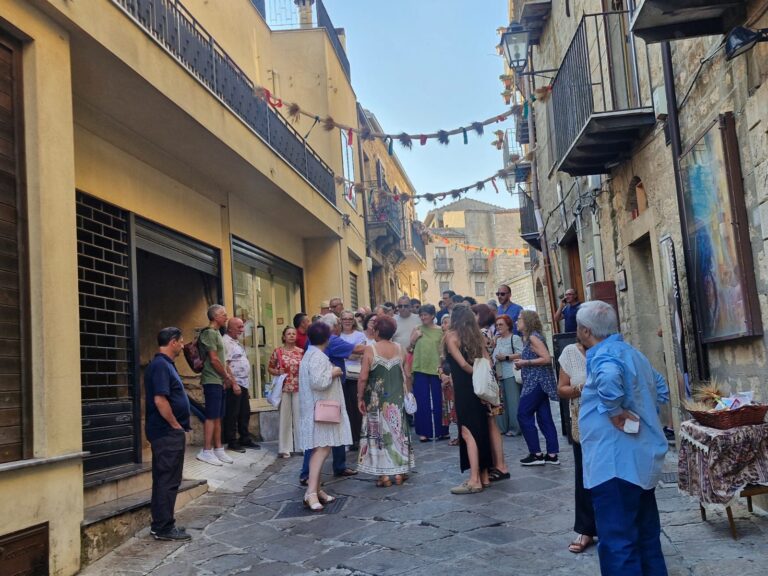 GANGI CELEBRA GLI “AMBASCIATORI” DELLE CASE A 1 EURO