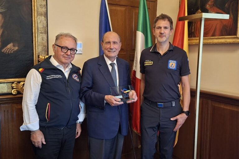 Antincendio, volontari del Friuli Venezia Giulia operativi in Sicilia. Schifani ringrazia il direttore della Protezione civile Aristei