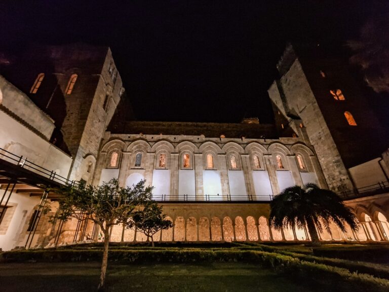 Chiostro della Cattedrale di Cefalù. La musica del quartetto Alikòs
