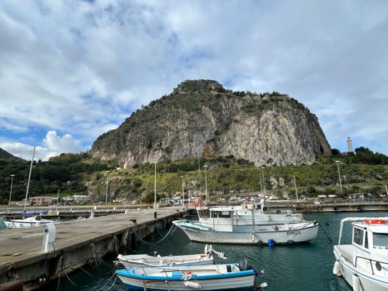 Cefalù, manutenzione straordinaria del pontile a T del porto di Presidiana