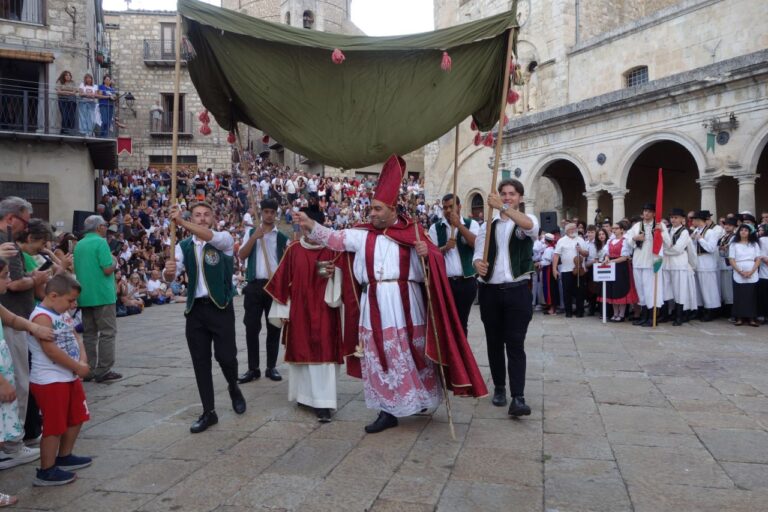 GRANDE SUCCESSO PER IL FERRAGOSTO A PETRALIA SOPRANA