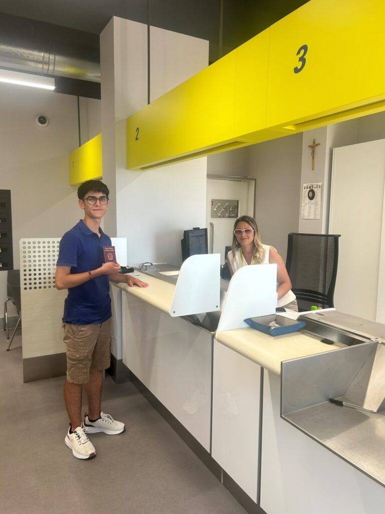 Poste. Alto numero di richieste di passaporti. Il “caso” Gangi